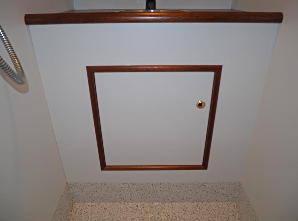 Cabin en avant, H&eacute;bergements